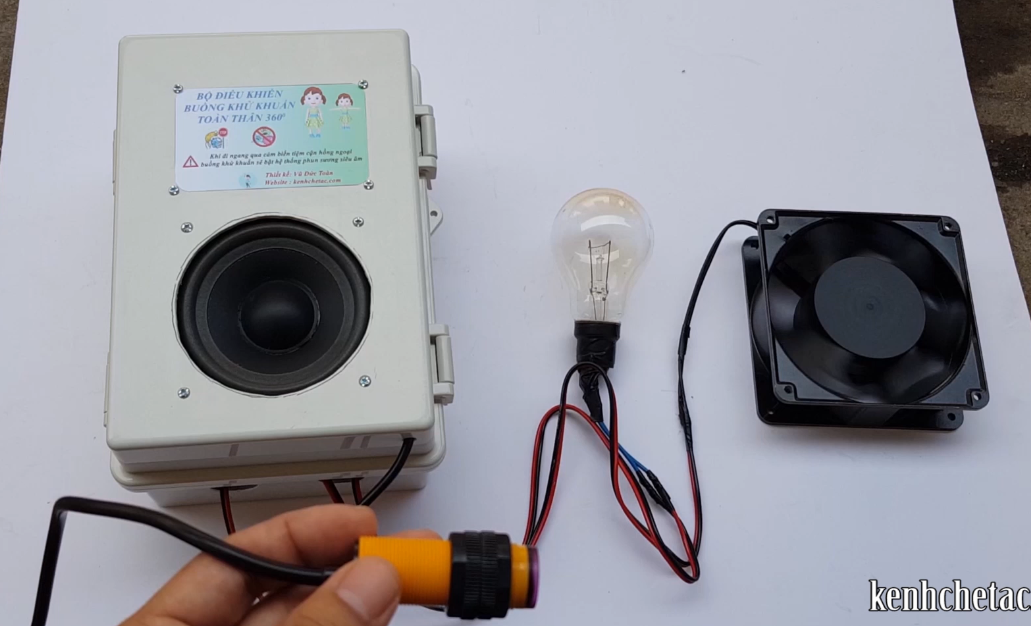 Chế tạo bộ điều khiển buồng khử khuẩn toàn thân